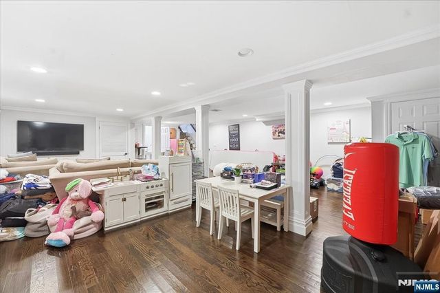 58 Mackay Avenue, Waldwick, NJ 07463