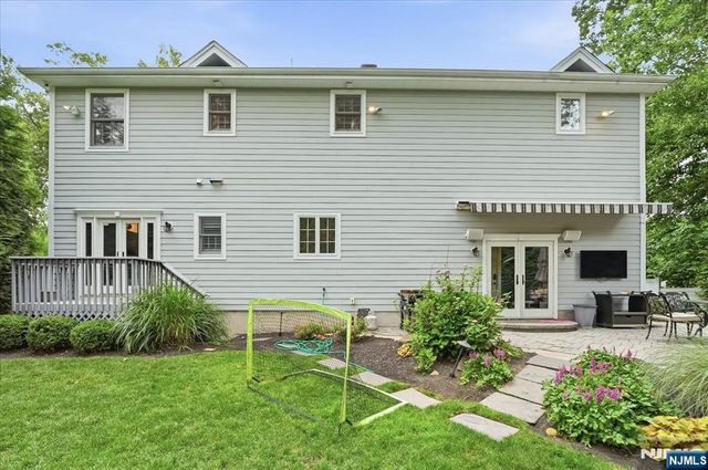 58 Mackay Avenue, Waldwick, NJ 07463