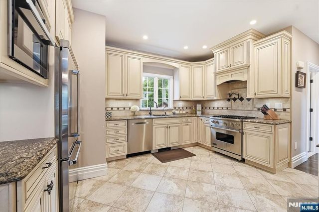 58 Mackay Avenue, Waldwick, NJ 07463