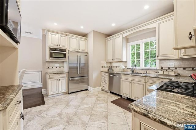 58 Mackay Avenue, Waldwick, NJ 07463