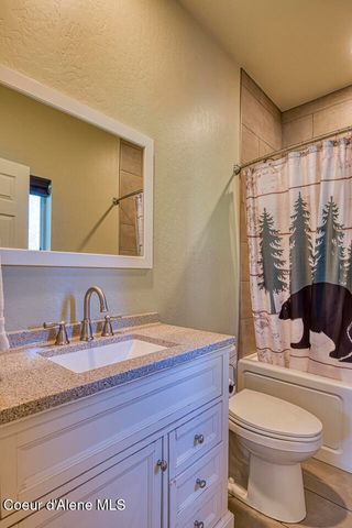 453 Birch Haven Dr, Sagle, ID 83860