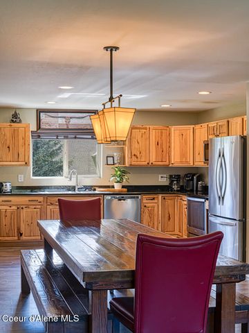 453 Birch Haven Dr, Sagle, ID 83860