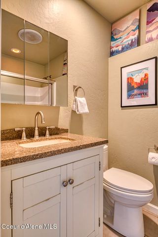 453 Birch Haven Dr, Sagle, ID 83860