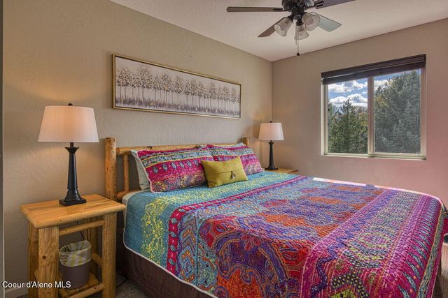 453 Birch Haven Dr, Sagle, ID 83860