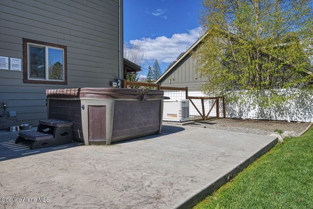 453 Birch Haven Dr, Sagle, ID 83860