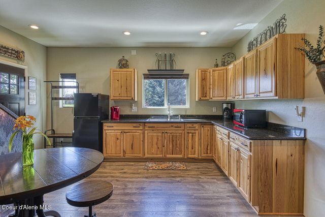 453 Birch Haven Dr, Sagle, ID 83860
