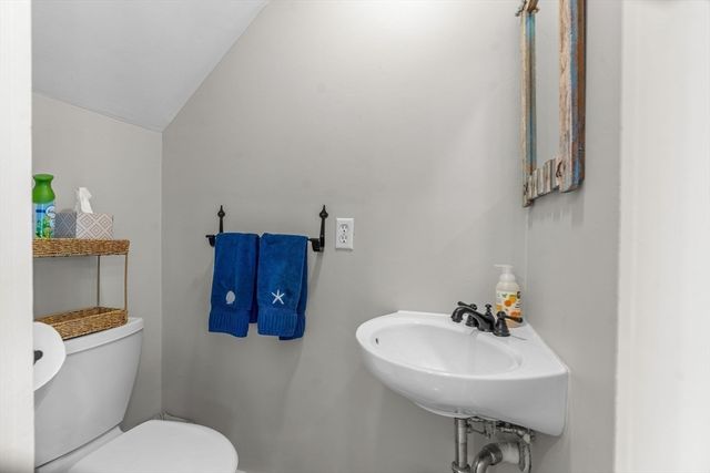 4 Race Point Rd 4, Mashpee, MA 02649