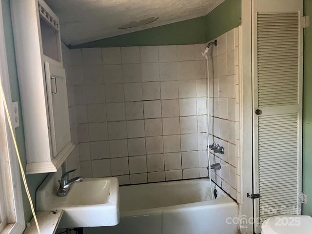 1668 Oakland Road, Forest City, NC 28043