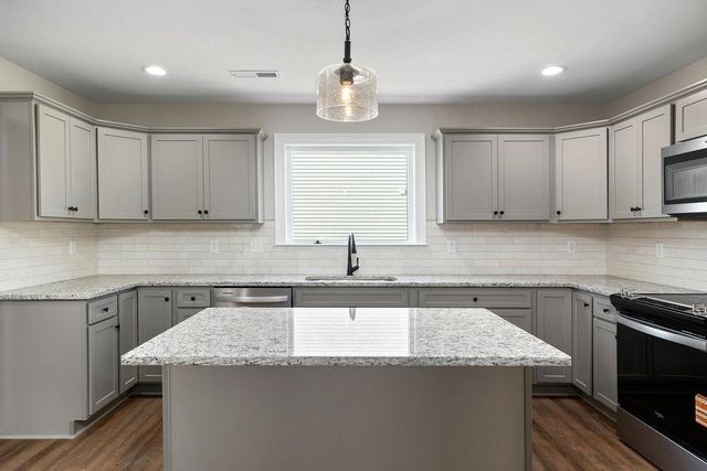 155 LANGLEY DR, Waynesboro, VA 22980