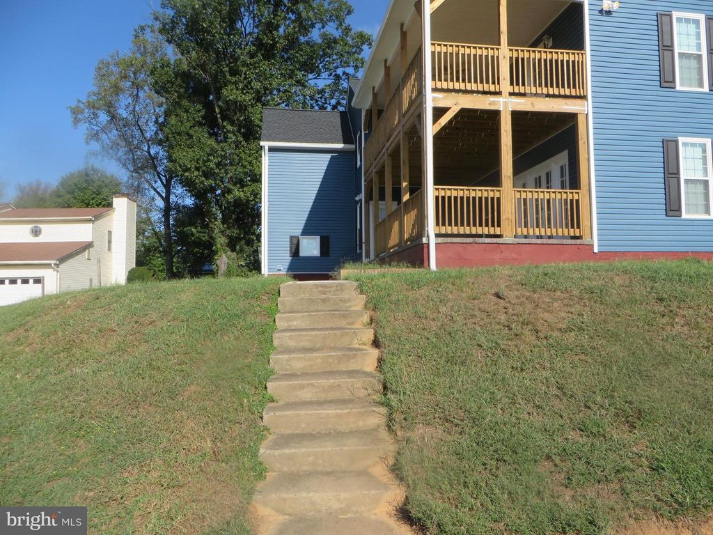 3010 STEVEN MARTIN DR, Fairfax, VA 22031