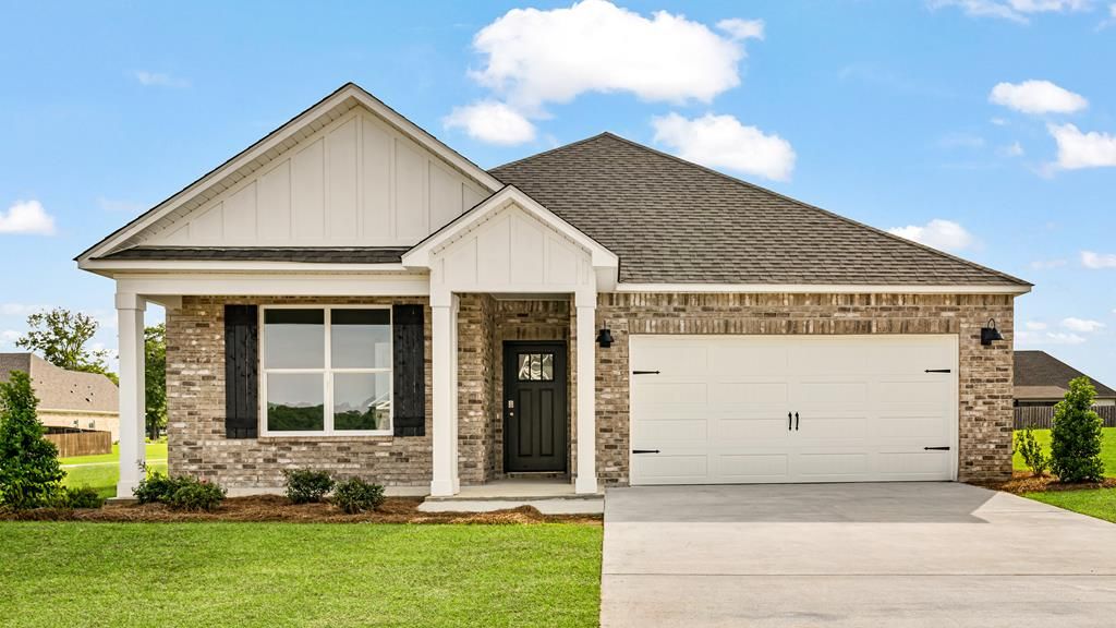 101 Creekridge Street, Headland, AL 36345