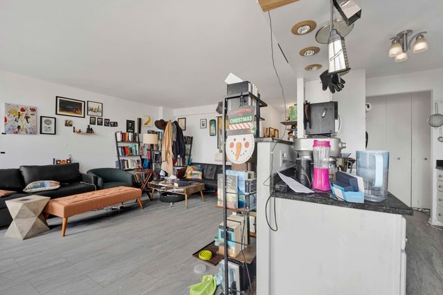 1355 N Sandburg Terrace 2306D, Chicago, IL 60610