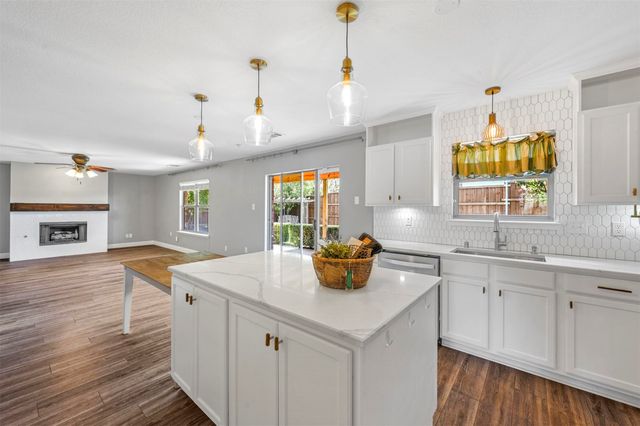 1516 Sequoia Grove Lane, Lewisville, TX 75067