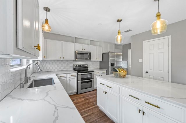 1516 Sequoia Grove Lane, Lewisville, TX 75067