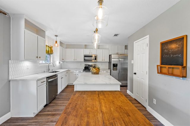1516 Sequoia Grove Lane, Lewisville, TX 75067