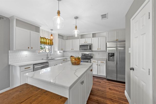 1516 Sequoia Grove Lane, Lewisville, TX 75067