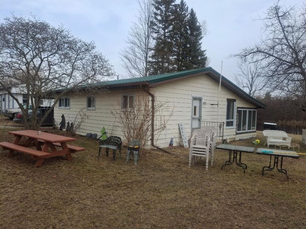 121 Haddix Boulevard, Barryton, MI 49305