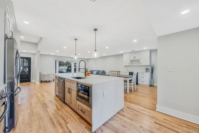 64 Hedgerow Lane, Jericho, NY 11753