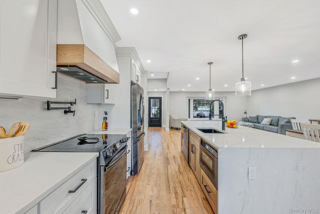 64 Hedgerow Lane, Jericho, NY 11753