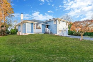 64 Hedgerow Lane, Jericho, NY 11753
