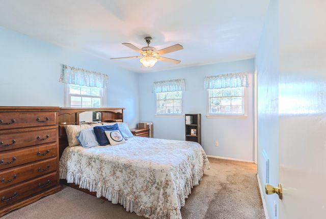 804 E English Ct, Derby, KS 67037