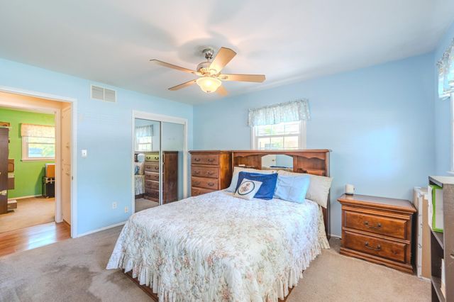 804 E English Ct, Derby, KS 67037
