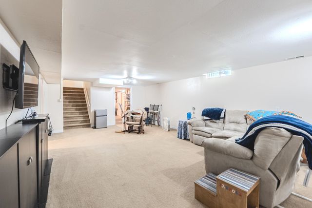 804 E English Ct, Derby, KS 67037