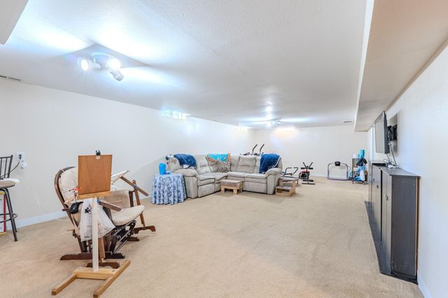 804 E English Ct, Derby, KS 67037