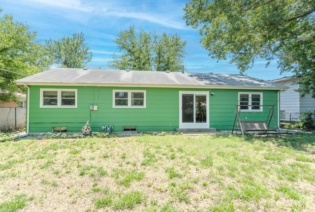804 E English Ct, Derby, KS 67037