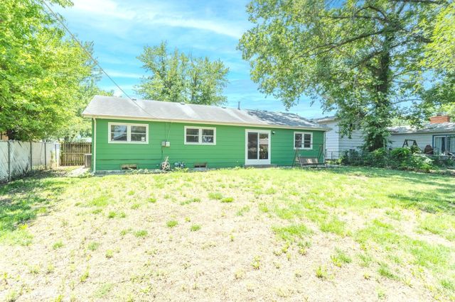 804 E English Ct, Derby, KS 67037