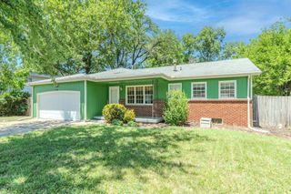 804 E English Ct, Derby, KS 67037