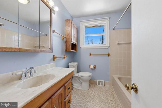 152 FOX RD, Media, PA 19063