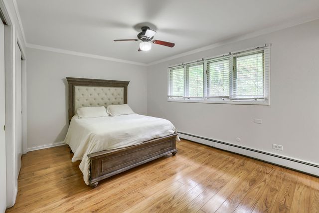 823 Greenwood Avenue, Carpentersville, IL 60110