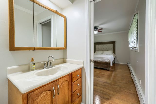823 Greenwood Avenue, Carpentersville, IL 60110
