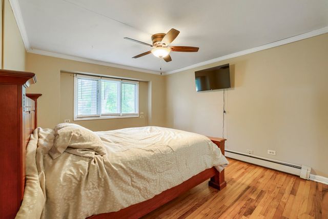 823 Greenwood Avenue, Carpentersville, IL 60110