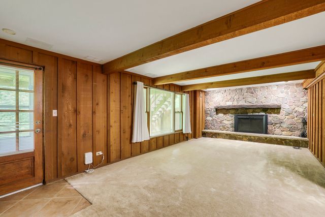 823 Greenwood Avenue, Carpentersville, IL 60110