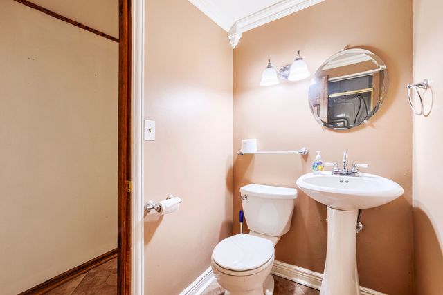 823 Greenwood Avenue, Carpentersville, IL 60110