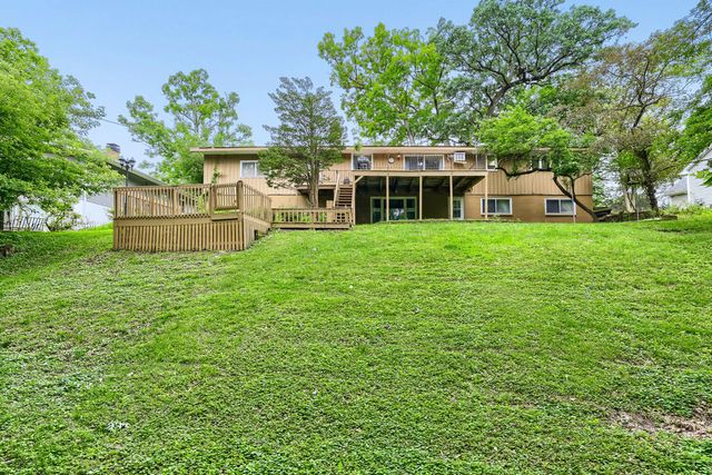 823 Greenwood Avenue, Carpentersville, IL 60110