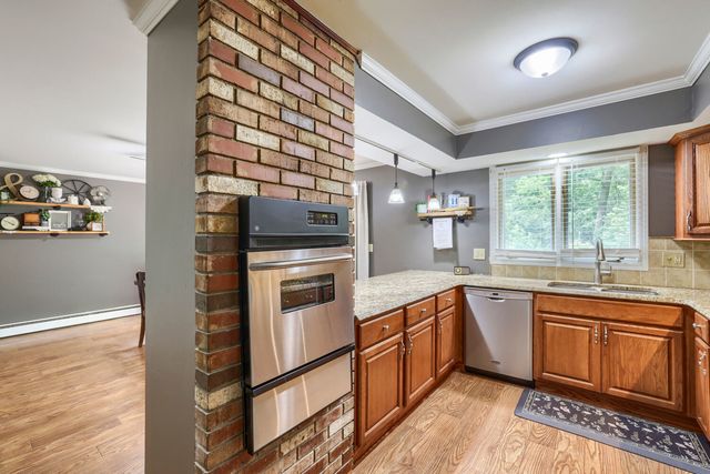 823 Greenwood Avenue, Carpentersville, IL 60110
