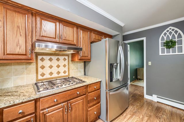 823 Greenwood Avenue, Carpentersville, IL 60110