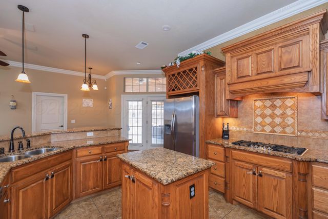 6417 BASSWOOD Lane, Amarillo, TX 79124