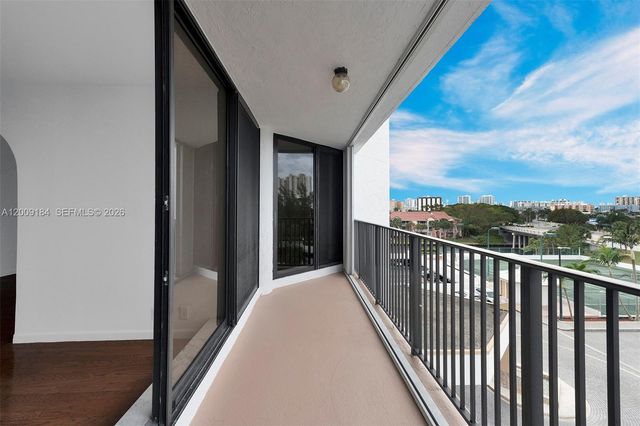 300 Three Islands Blvd 305, Hallandale Beach, FL 33009