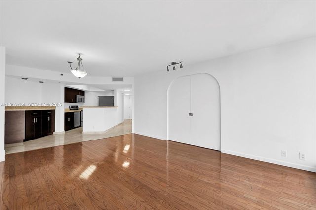 300 Three Islands Blvd 305, Hallandale Beach, FL 33009