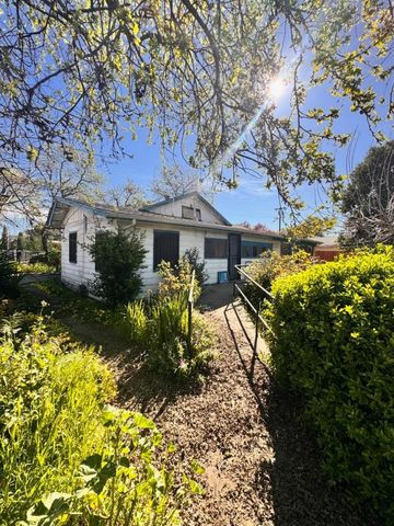 1647 N Gilchrist Avenue, Stockton, CA 95205