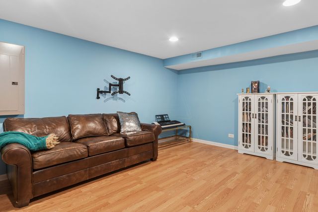 1835 Tanglewood Drive G, Glenview, IL 60025