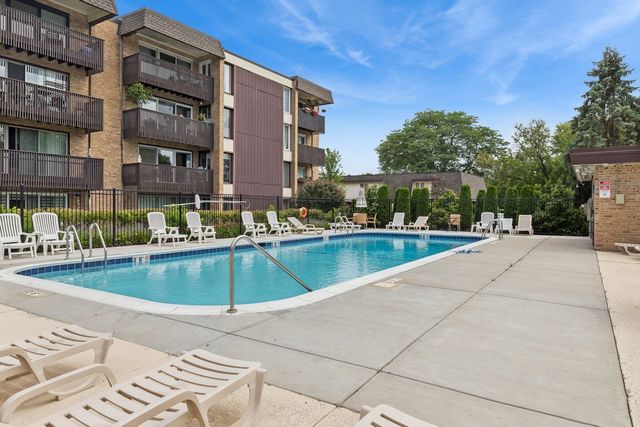 1835 Tanglewood Drive G, Glenview, IL 60025