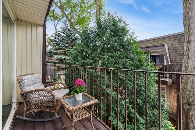 1835 Tanglewood Drive G, Glenview, IL 60025