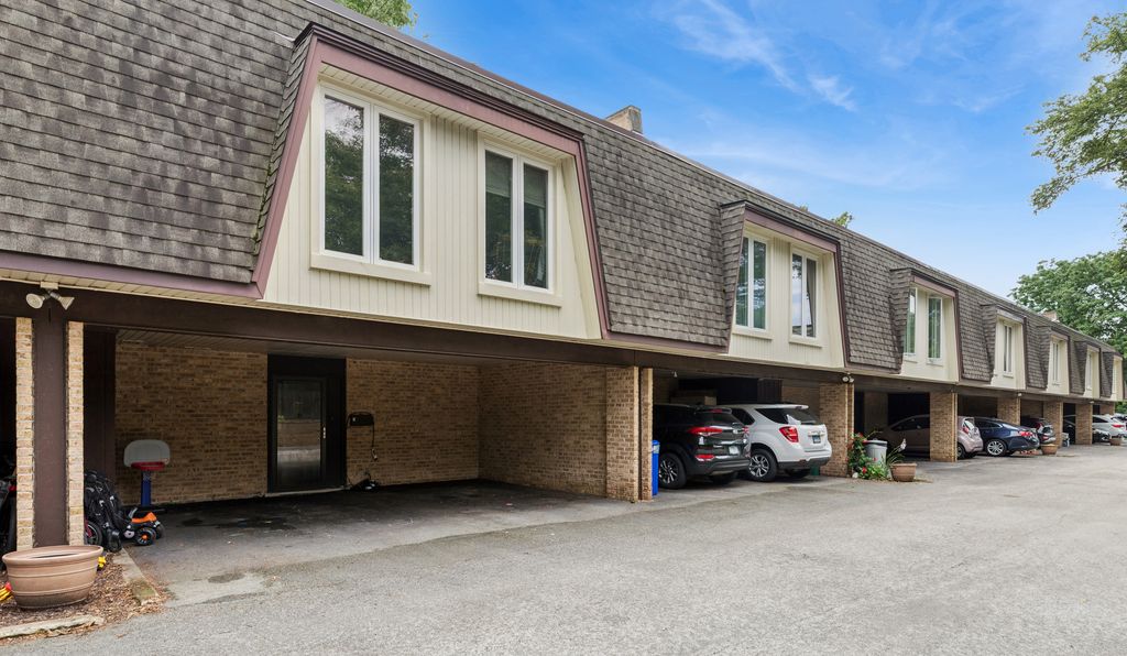 1835 Tanglewood Drive G, Glenview, IL 60025