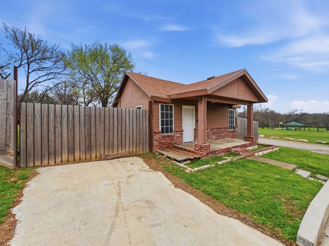 3000 Avenue M, Fort Worth, TX 76105