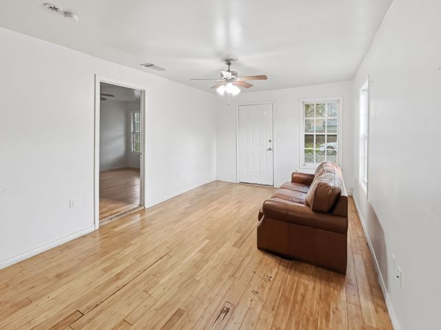 3000 Avenue M, Fort Worth, TX 76105